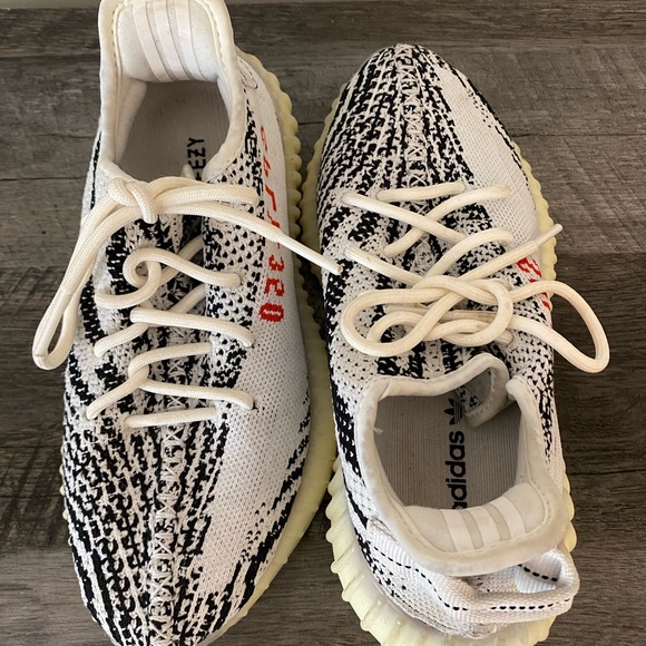 Zebra Yeezy’s 350 V2 - Picture 2 of 2